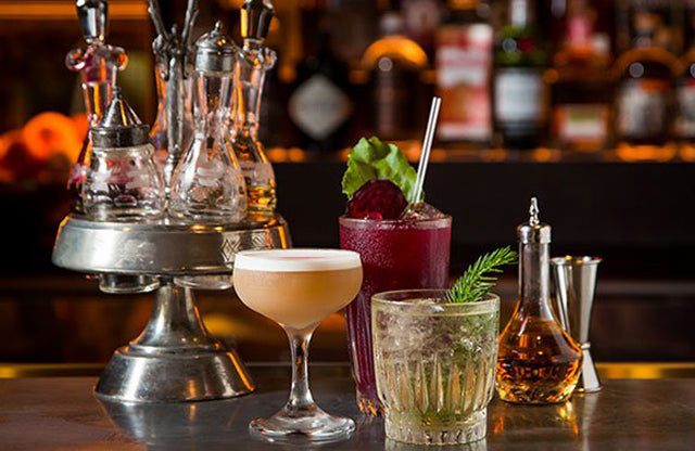 Three Reasons to Upgrade Your Bar's Popular Drinks with Metal Straws
